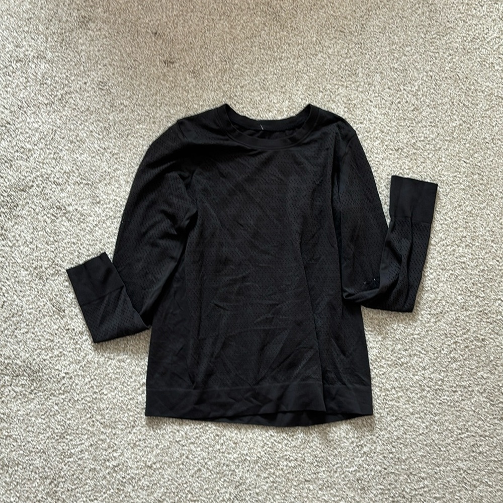 Black mesh Lululemon shirt